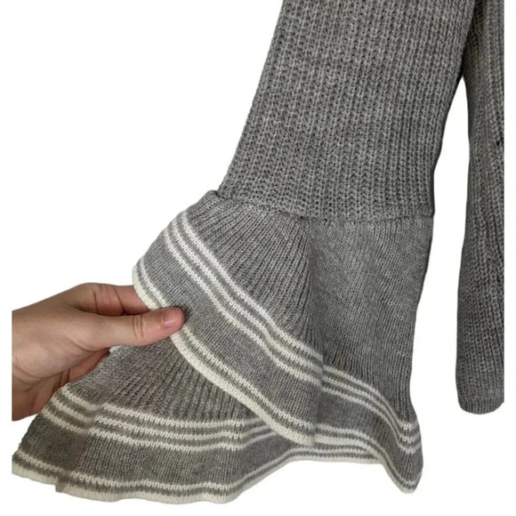 Love by Design Women's Gray Long Tulip Sleeve Knit Sweater - Picture 2 of 3